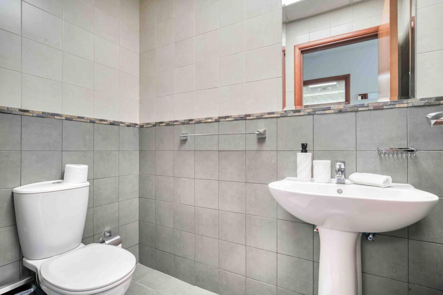 Bright And Stylish 1bed Near Metro Dubai