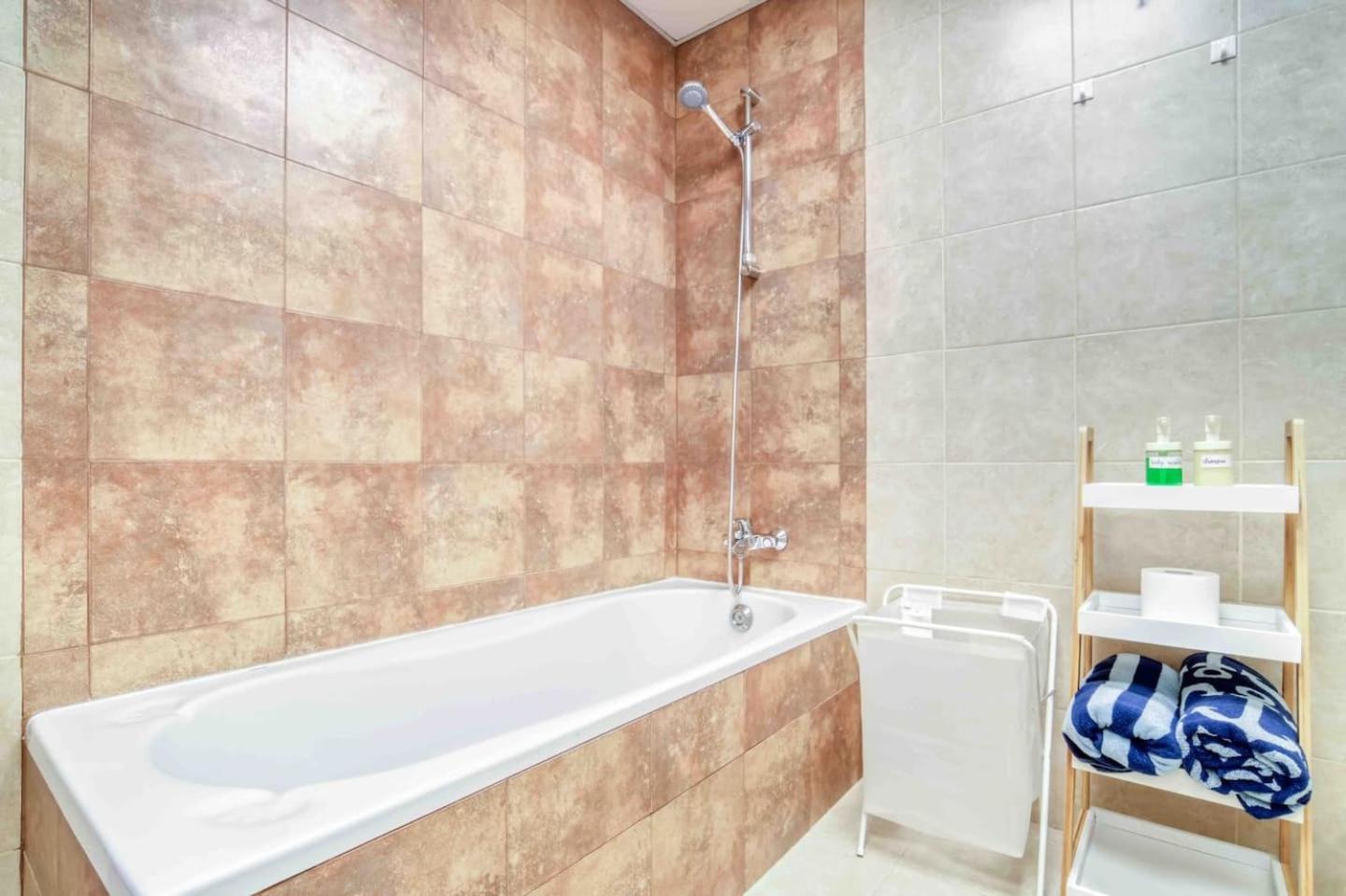 Bright And Stylish 1bed Near Metro Apartment