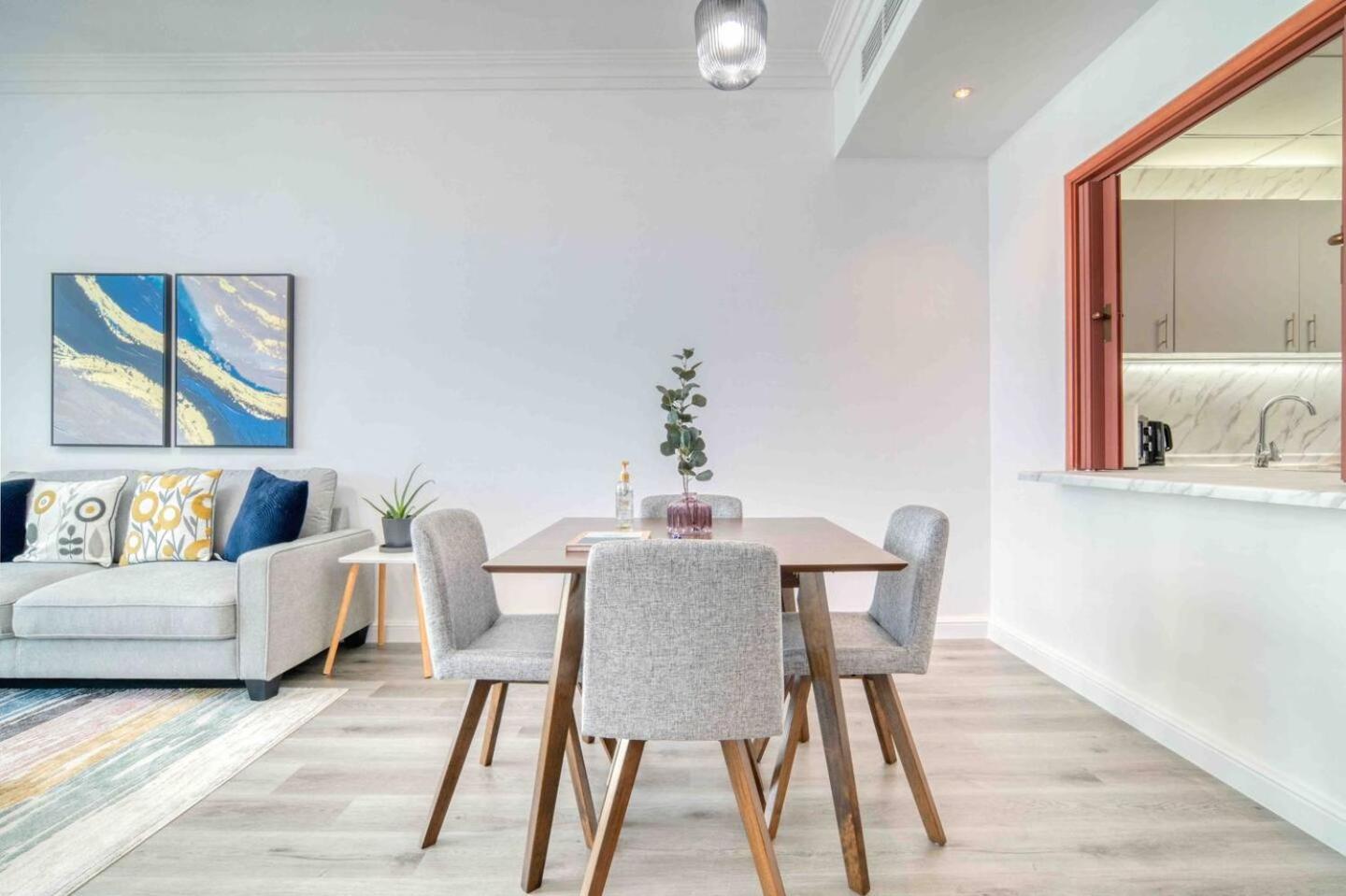 Bright And Stylish 1bed Near Metro * Dubai