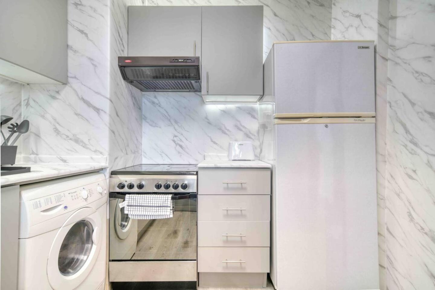Bright And Stylish 1bed Near Metro Apartment Dubai